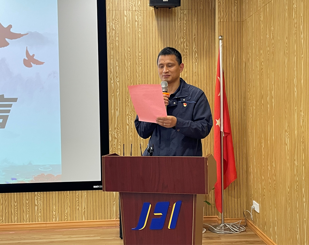 公司舉行技能比武大賽暨師帶徒總結大會(huì )(圖14) 公司舉行技能比武大賽暨師帶徒總結大會(huì )(圖14)