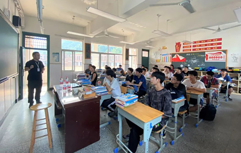 校企融合搭橋梁——工匠進(jìn)校上課啦！(圖5)