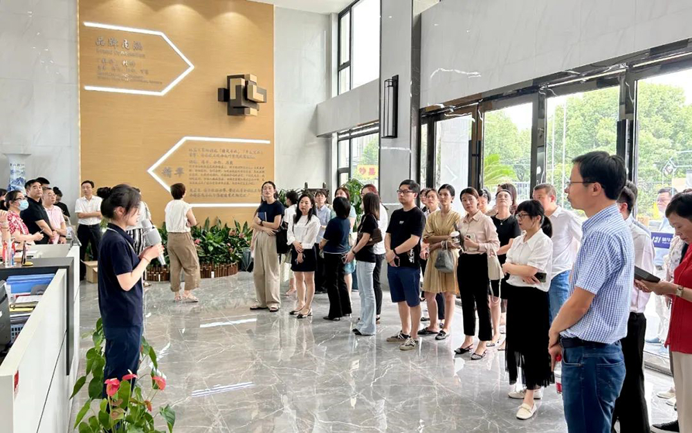 鄞州區工商聯(lián)來(lái)我司組織開(kāi)展全區清廉民企建設活動(dòng)(圖1) 鄞州區工商聯(lián)來(lái)我司組織開(kāi)展全區清廉民企建設活動(dòng)(圖1)