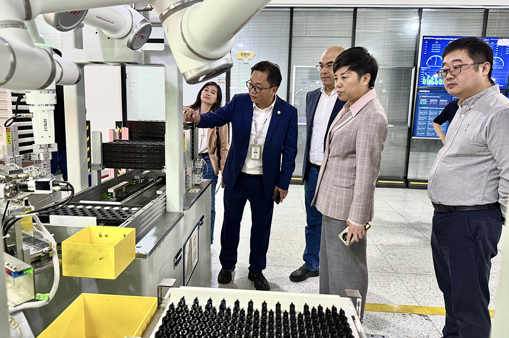 寧波市委統戰部副部長(cháng)、市工商聯(lián)黨組書(shū)記王建云一行蒞臨我司走訪(fǎng)調研(圖2)