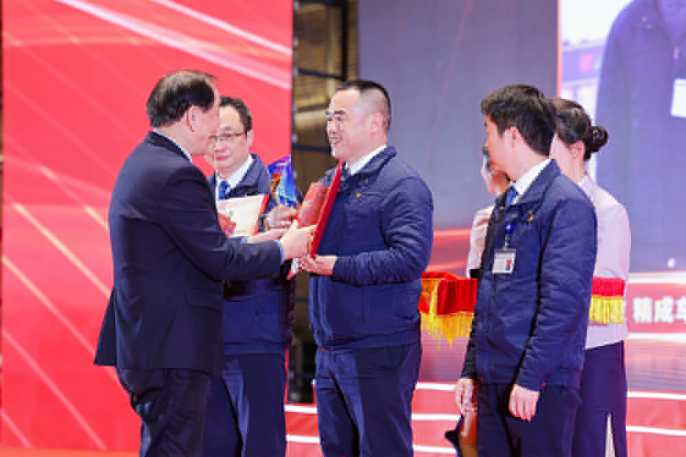 雙精聚智，新程閃耀——精成車(chē)業(yè)與精華股份尾牙盛宴圓滿(mǎn)落幕(圖5)